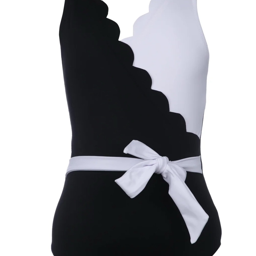 Elegant Kids One Piece Swimsuit with Scalloped Design